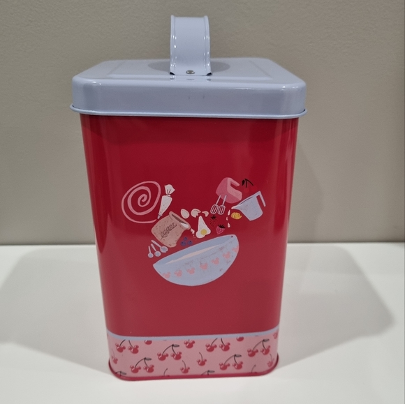 2 x DISNEY Mickey Mouse Bundles, Apron, Tin and Cookie Cutters - Picture 5 of 7